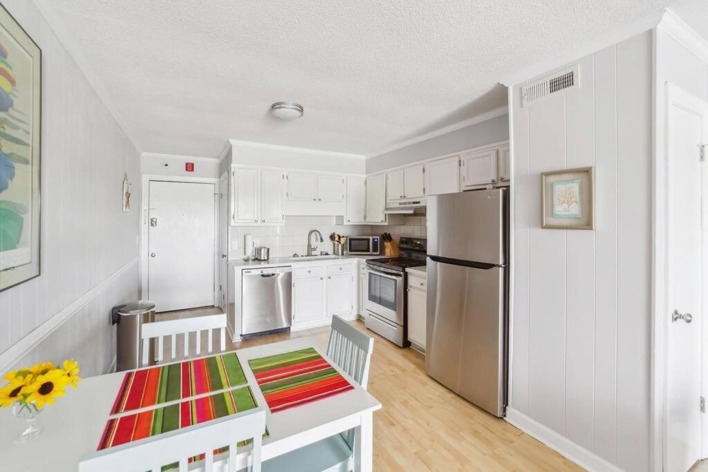 Right Across Beach Pool View Private Balcony By Zen Living Short Term Rental Myrtle Beach Esterno foto