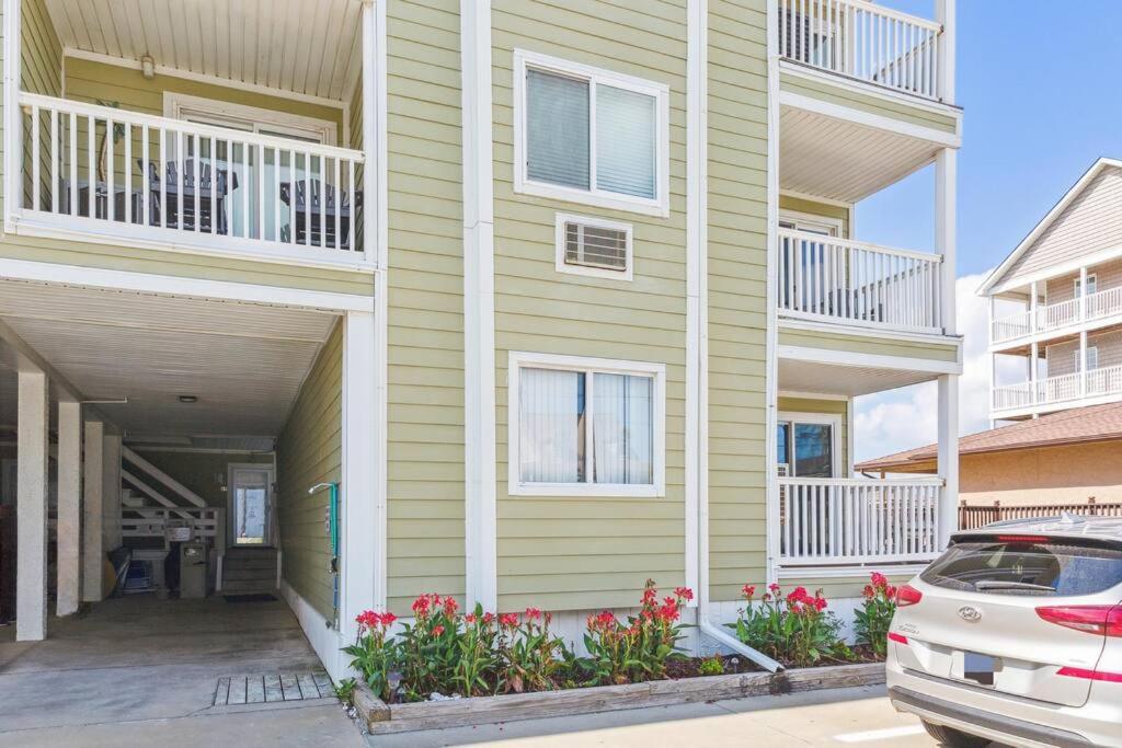 Right Across Beach Pool View Private Balcony By Zen Living Short Term Rental Myrtle Beach Esterno foto