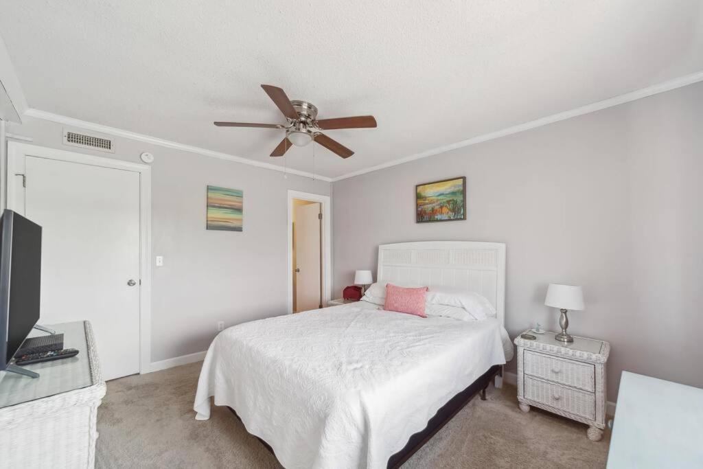 Right Across Beach Pool View Private Balcony By Zen Living Short Term Rental Myrtle Beach Esterno foto