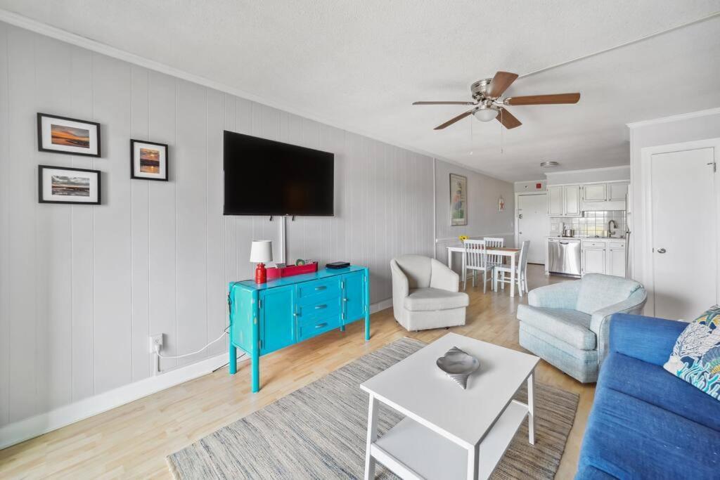 Right Across Beach Pool View Private Balcony By Zen Living Short Term Rental Myrtle Beach Esterno foto