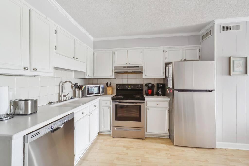 Right Across Beach Pool View Private Balcony By Zen Living Short Term Rental Myrtle Beach Esterno foto